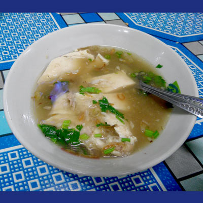 Sop Ayam Pak Min Klaten Dada Pechok Dengan Nasi Gambar 1