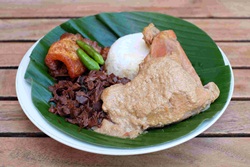 Nasi Gudeg Krecek Paha Atas Dengan Ekor Gudeg Sagan Gambar 1