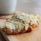 Almond Croissant Starbucks Gambar 1